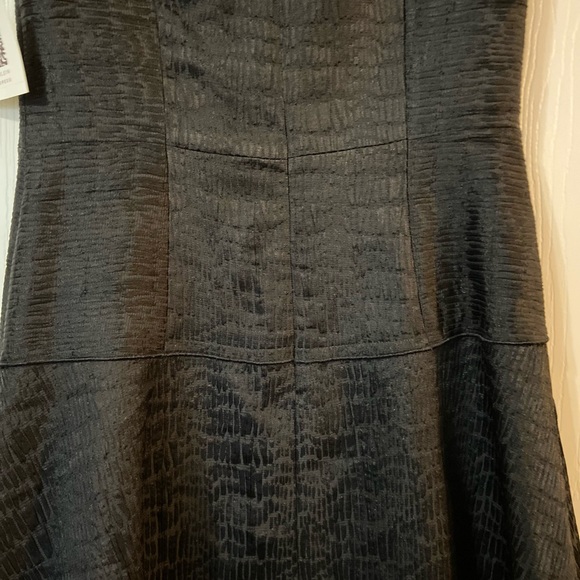 ANNE KLEIN BLACK DRESS NWT. Cute details Size 4. - Picture 5 of 9
